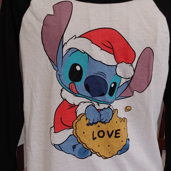 ⭕SOLD⭕Juniors Disney Stitch Christmas Love Shirt - Picture 3 of 6